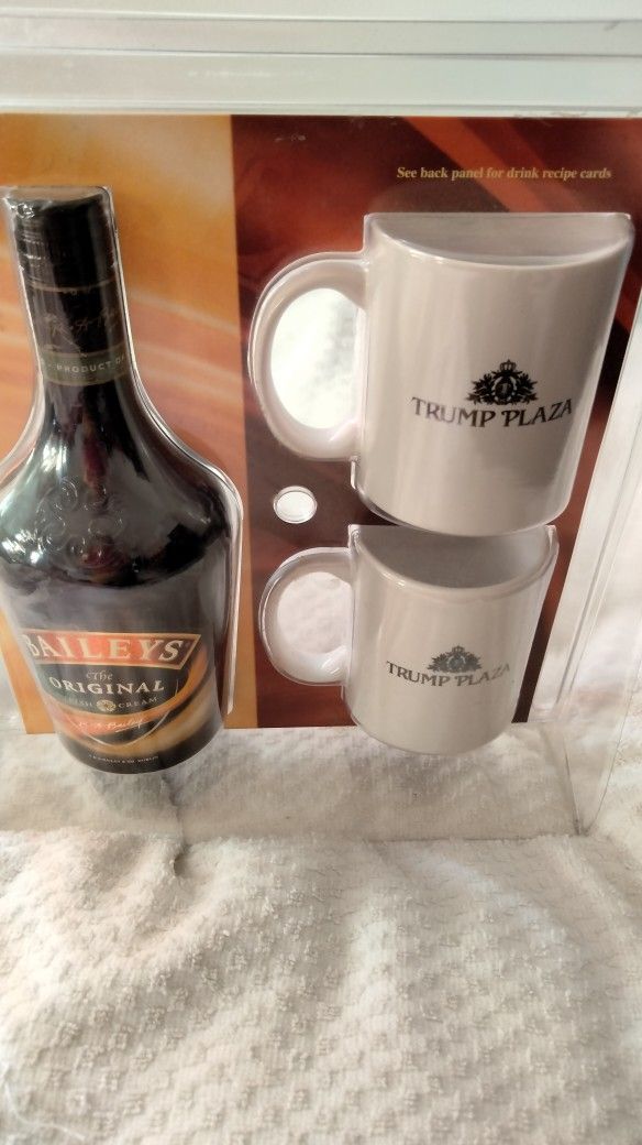 Baileys Collectible Gift Set with 2 Trump Plaza Mugs - photo 3