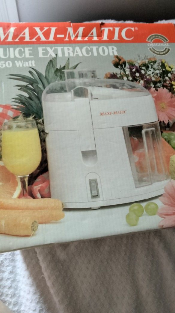 MAXI-MATIC JUICE EXTRACTOR - photo 2
