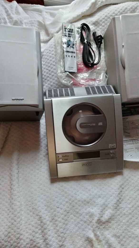 SHARP STEREO SYSTEM WITH REMOTE
