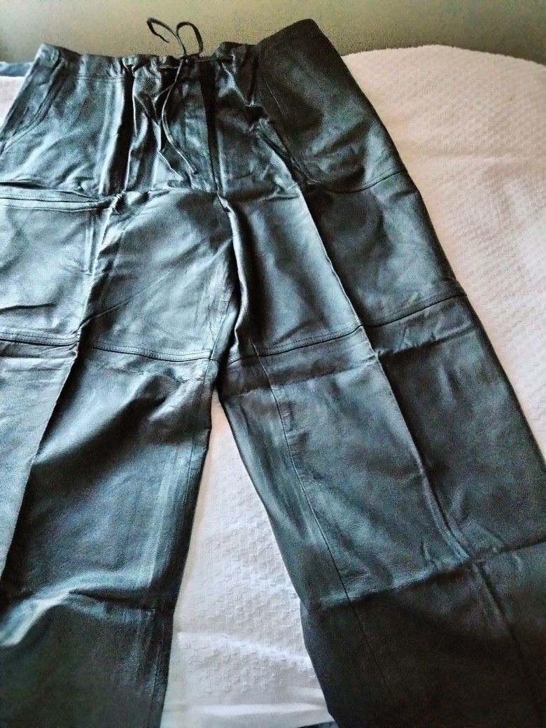 LEATHER PANTS