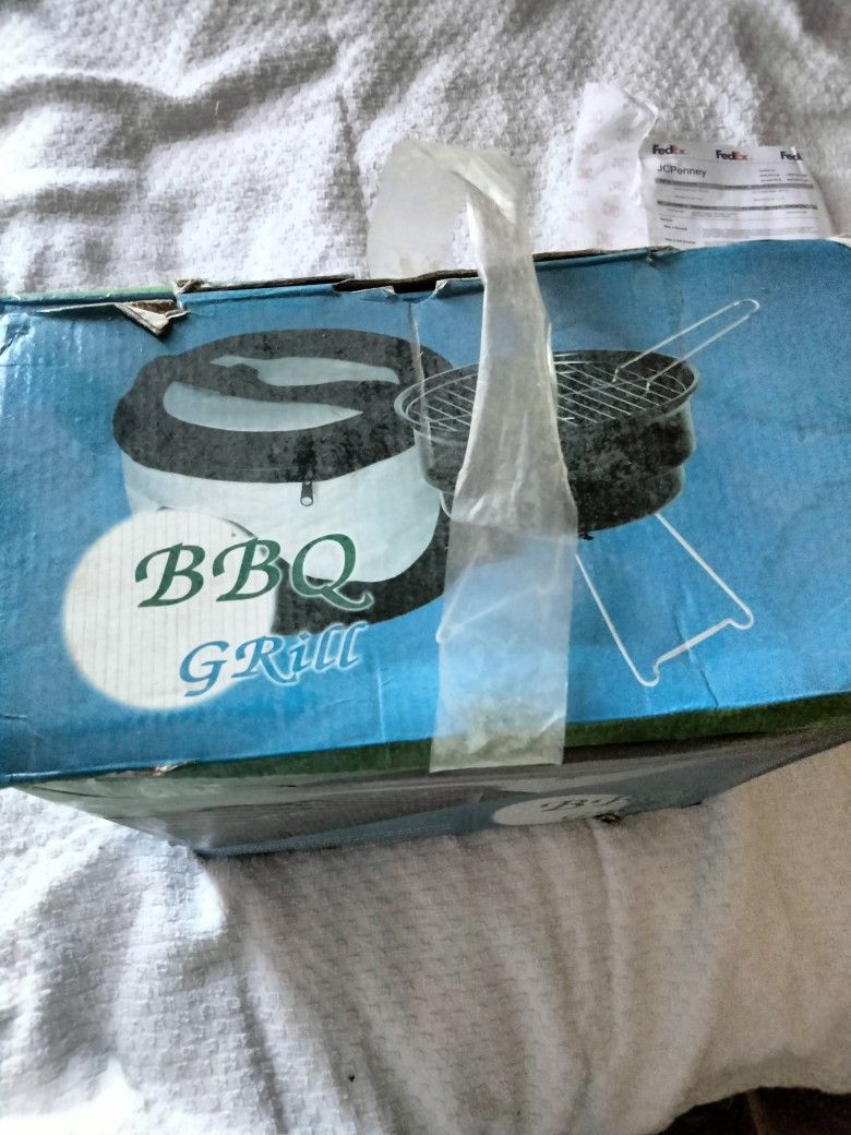 Portable BBQ Grill with Cooler Carrying Case - photo 2