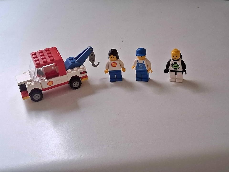 Vintage Lego Shell Tow Truck w/ 3 Figures