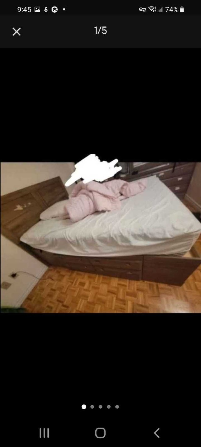 Queen Size Yorkdale Bedroom Set (Bed & Dresser)