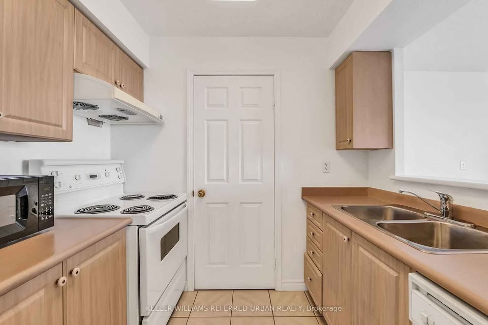 1 Bed 1 Bath Condo for Sale - Toronto - photo 3