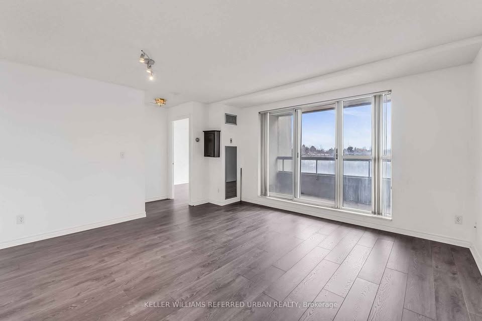 1 Bed 1 Bath Condo for Sale - Toronto - photo 4