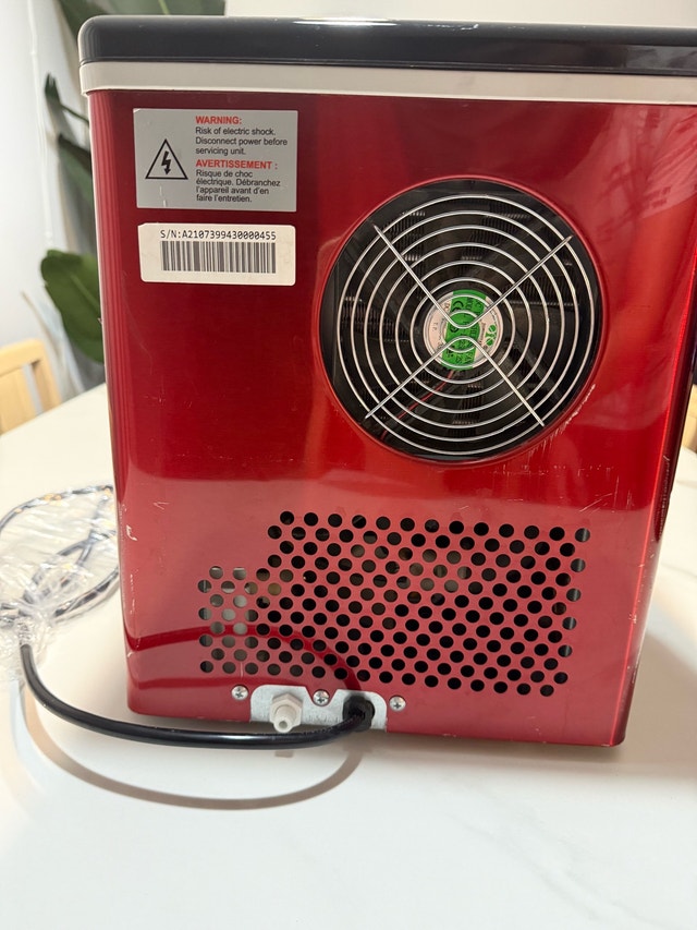 Frigidaire 40lbs Compact Clear Square Ice Maker Red Stainless - photo 5