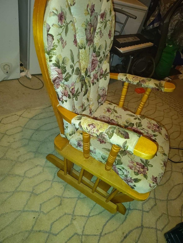 Floral pattern glider rocking chair in perfect condition