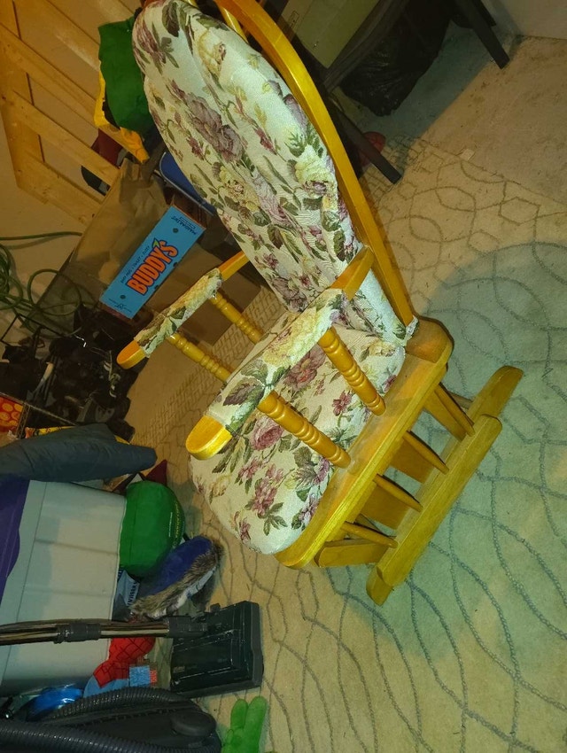 Floral pattern glider rocking chair in perfect condition - photo 2