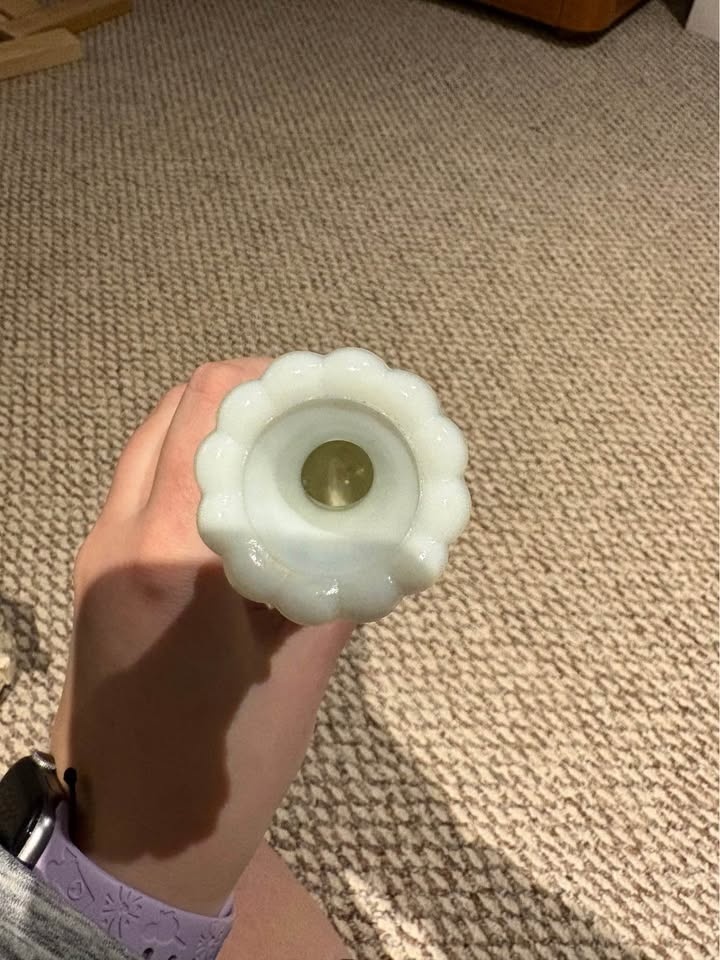 Milk glass vase - photo 5