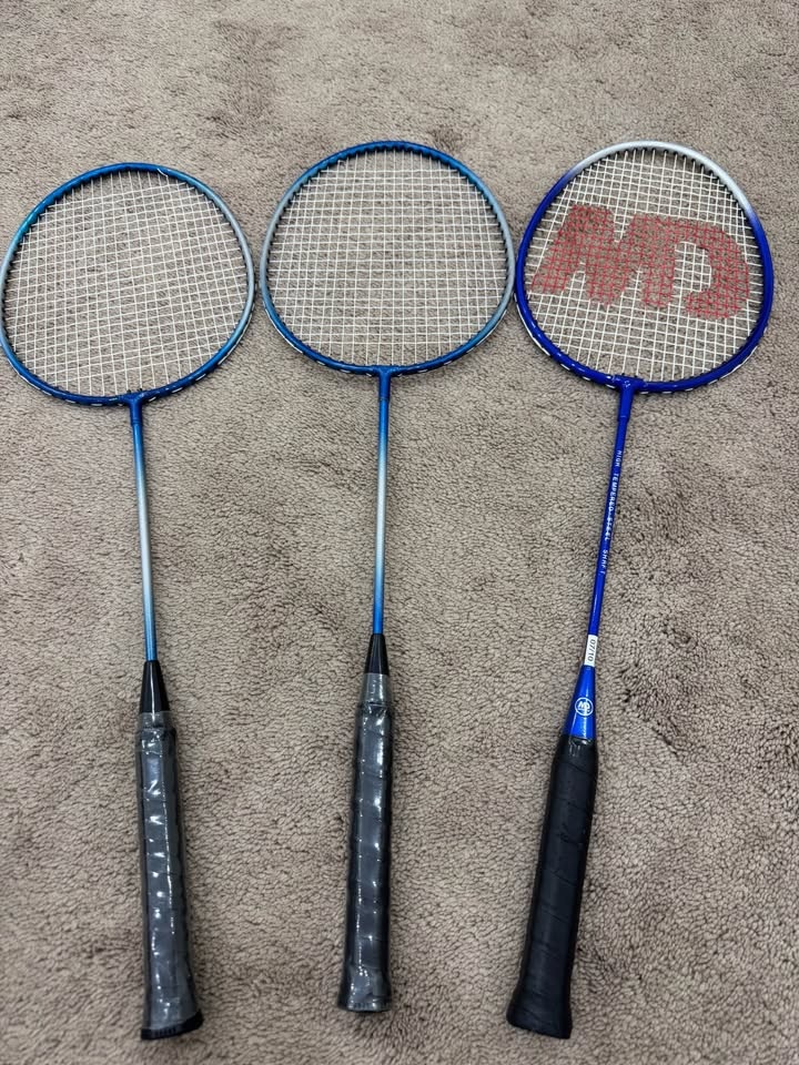 Yonex Bag, 9 Rackets & 16 Shuttlecocks - photo 3