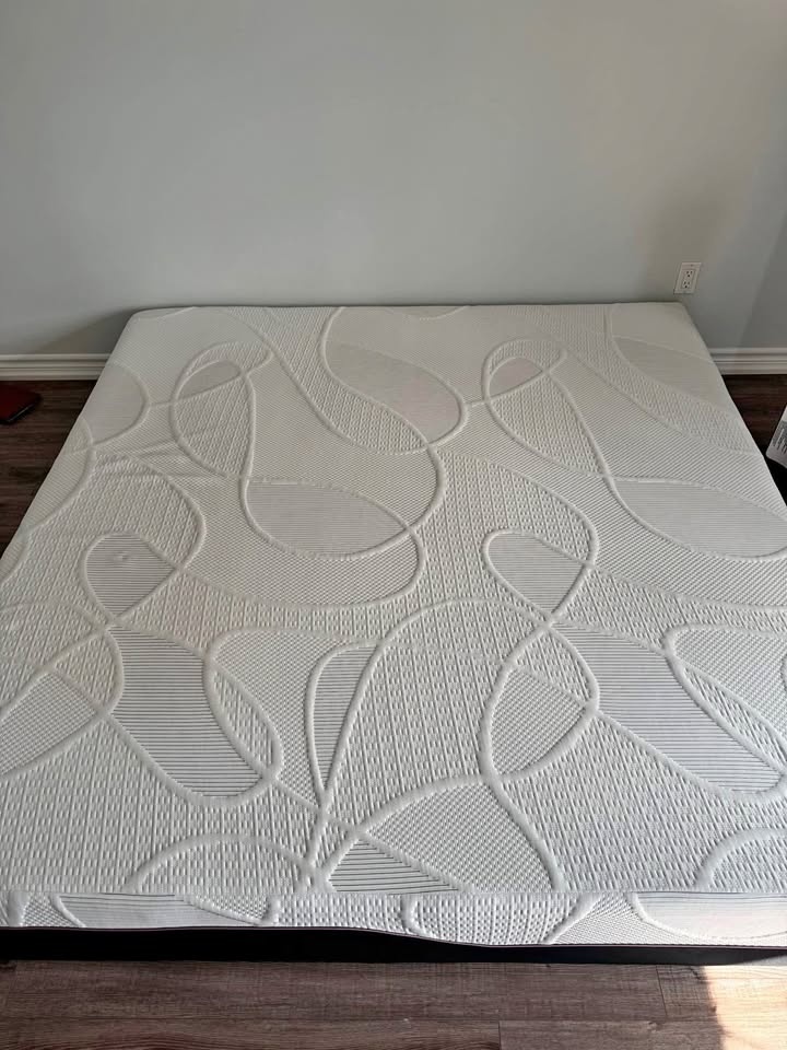 Caress high quality king mattress - clean - no stains