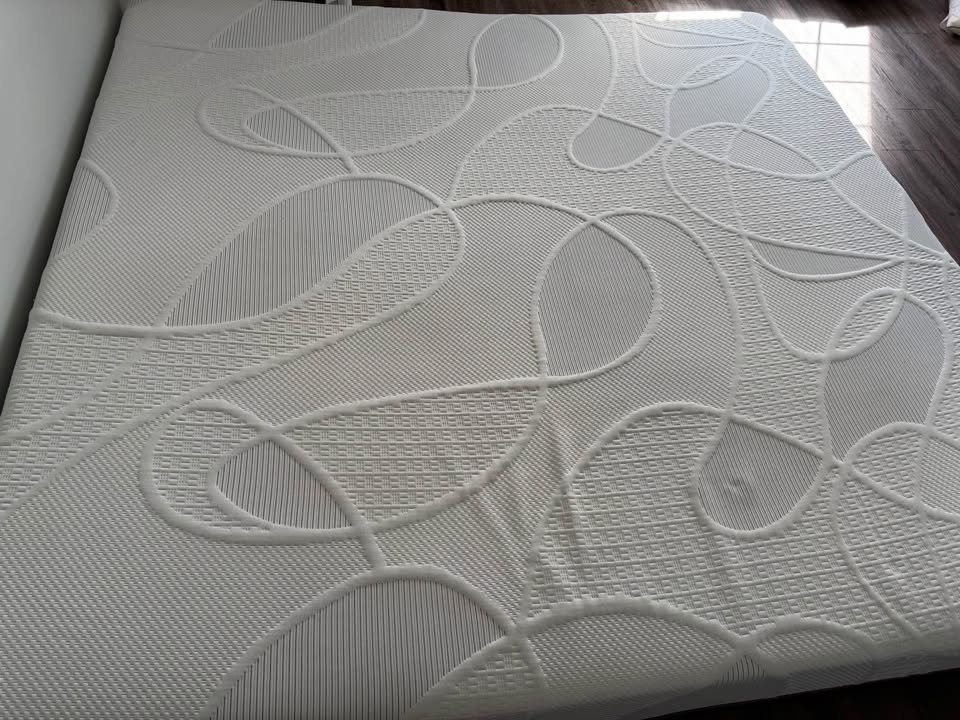 Caress high quality king mattress - clean - no stains - photo 2
