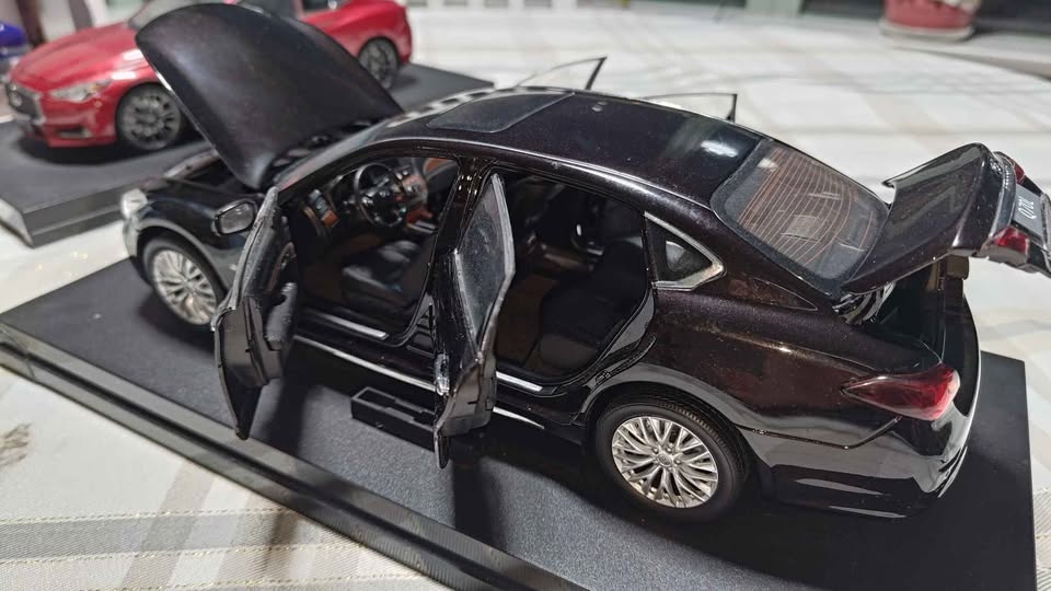 Nissan / Infiniti Diecast Models - Pair - photo 5