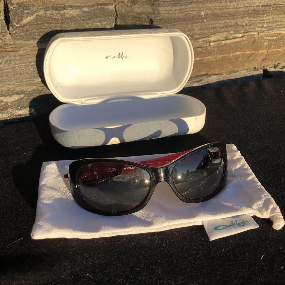 EUC Oakley Women’s Dangerous Sunglasses Black & Red - photo 5