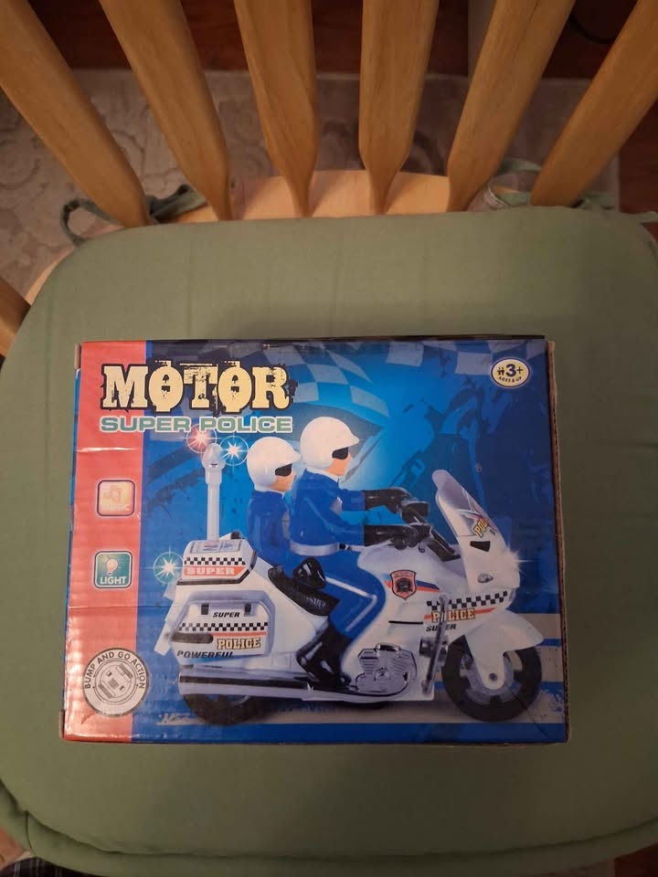 Brand new Motor Super Police toy motorcycle - photo 2