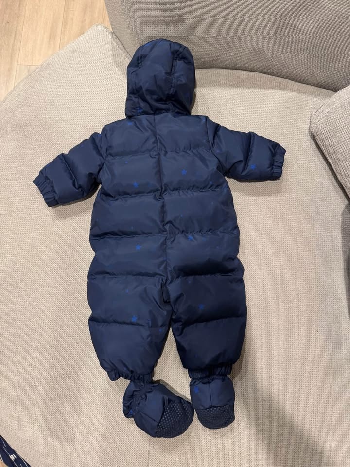 Gap Winter Bodysuit 0-6 Months - photo 2