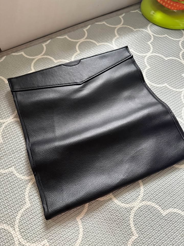 Leather magnetic trash bag for car