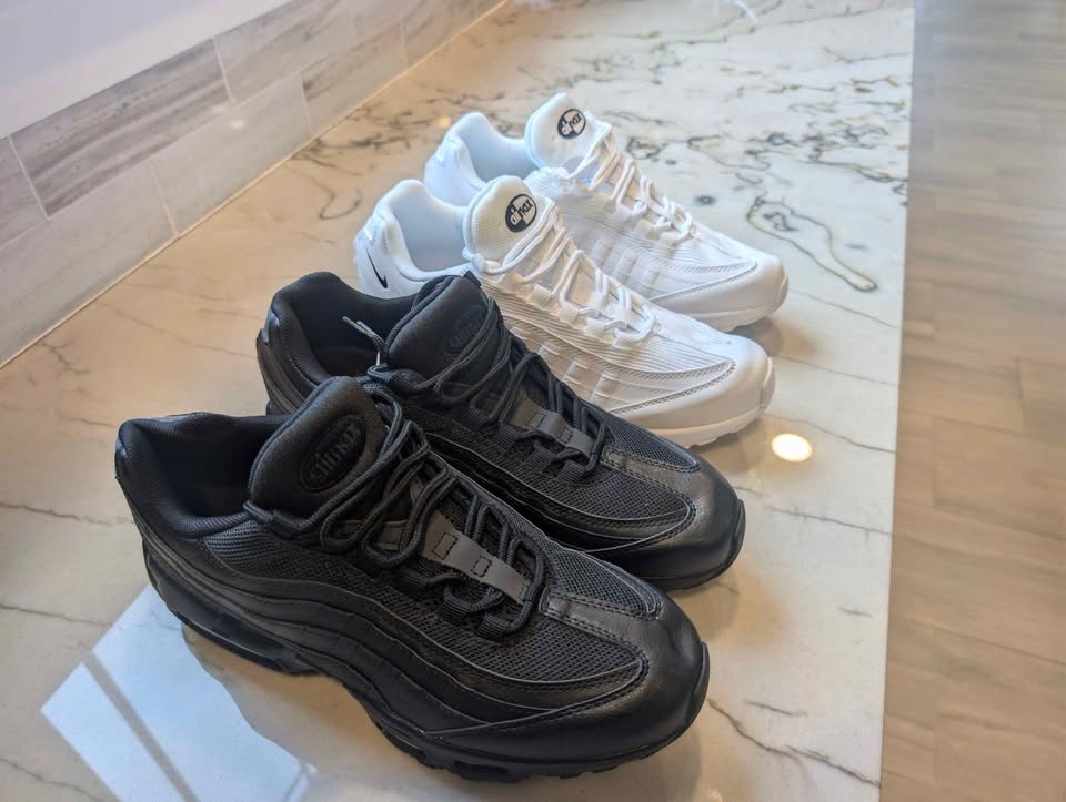 Men's Nike Air Max 95 OG - Size 10 - photo 2