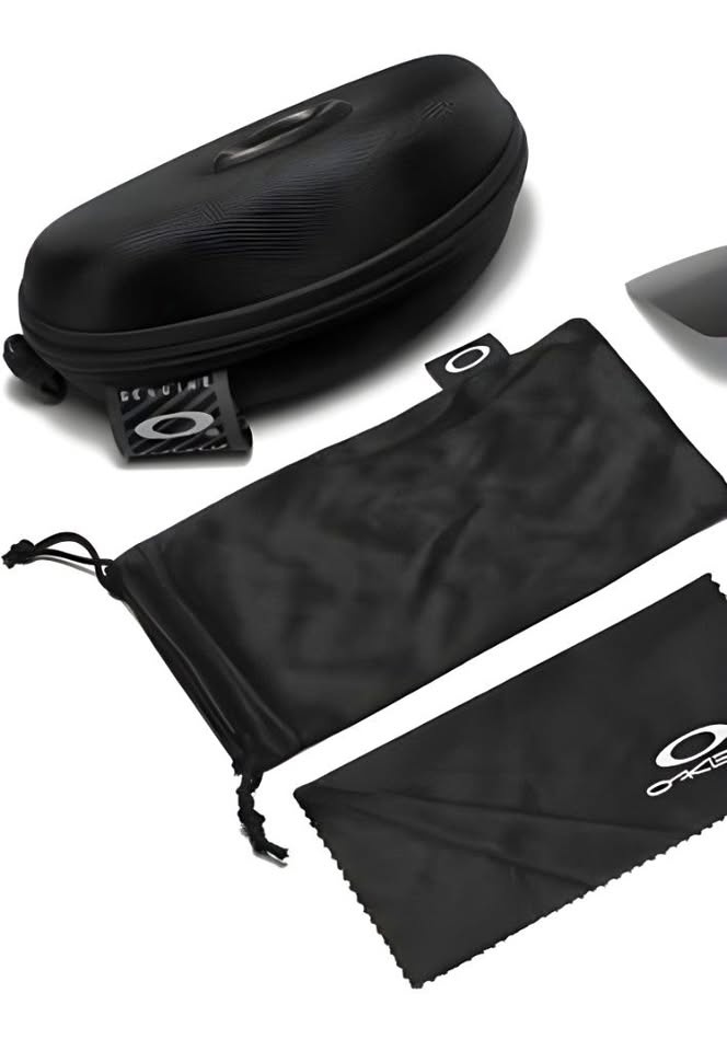Oakley Sunglasses Zipper Case with Cleaning Cloth & Pouch