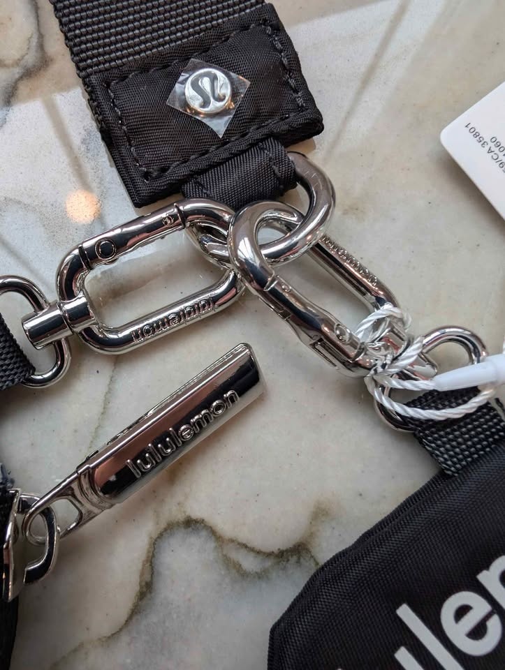 Lululemon Dual Pouch Wristlet - photo 5