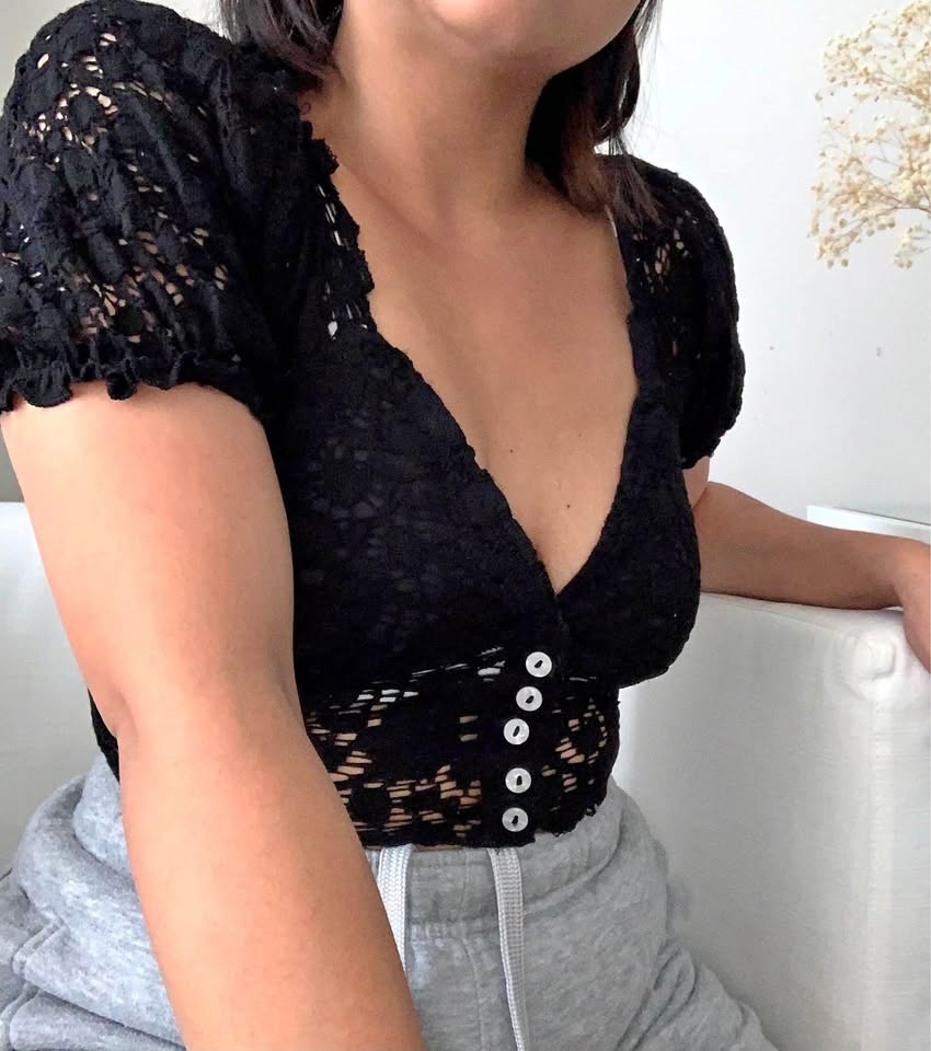 Cropped tops & bralettes