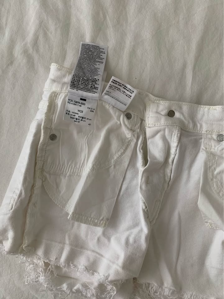 White high waisted shorts from Levi’s size 25 - photo 3