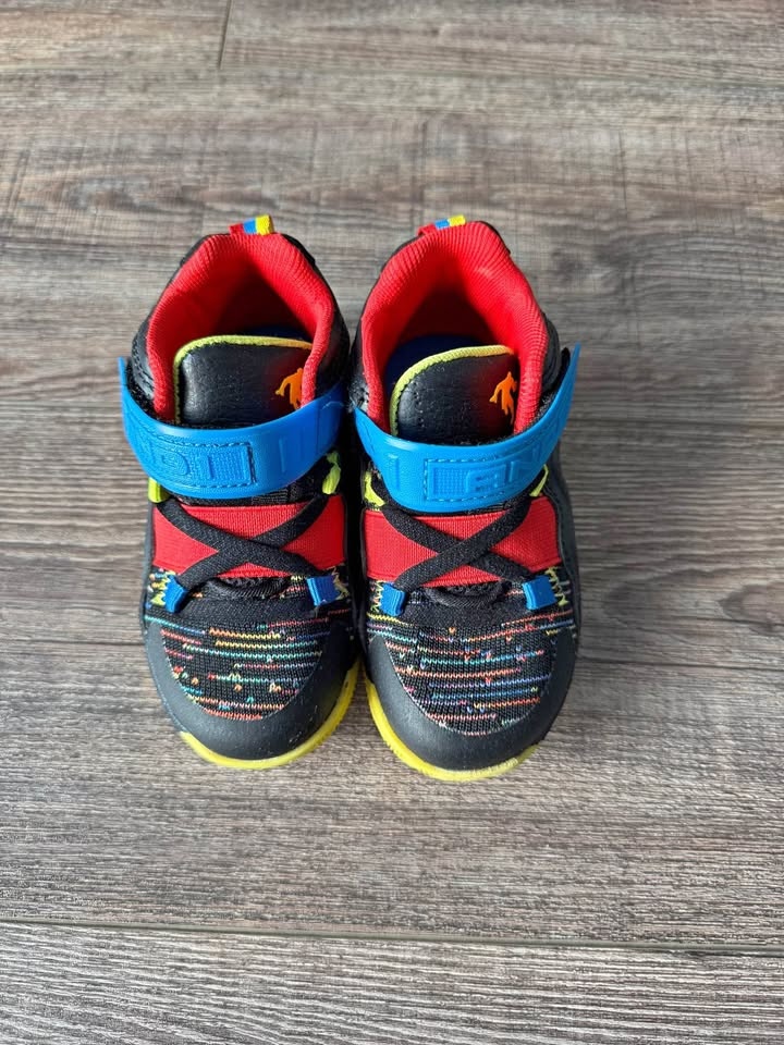 Toddler shoes - size 7 and 6