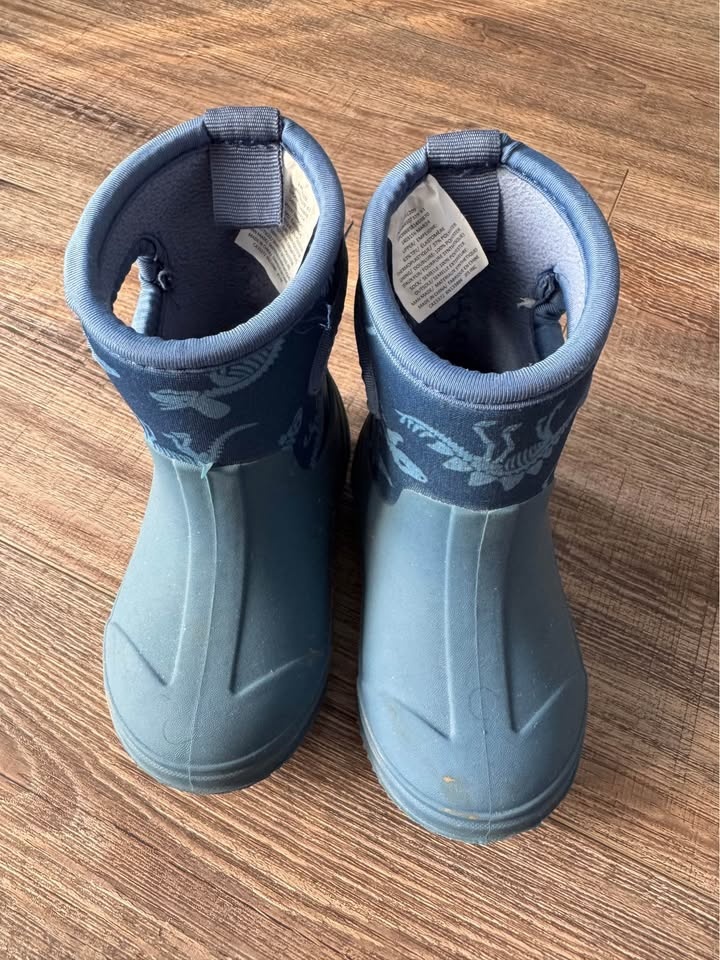 Toddler shoes - size 7 and 6 - photo 2