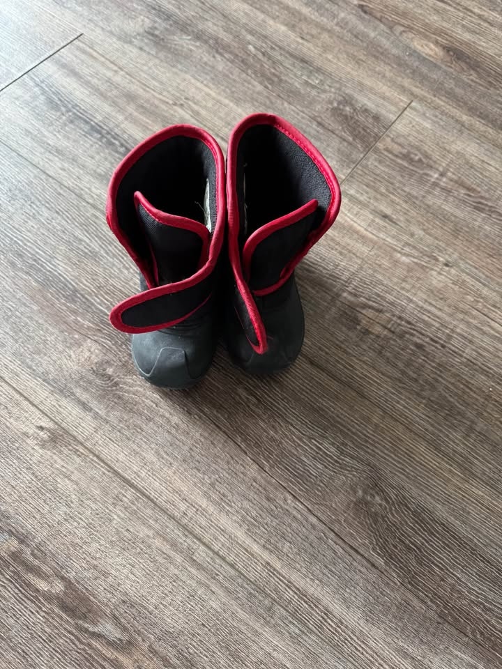 Toddler winter boots - size 6 - photo 2