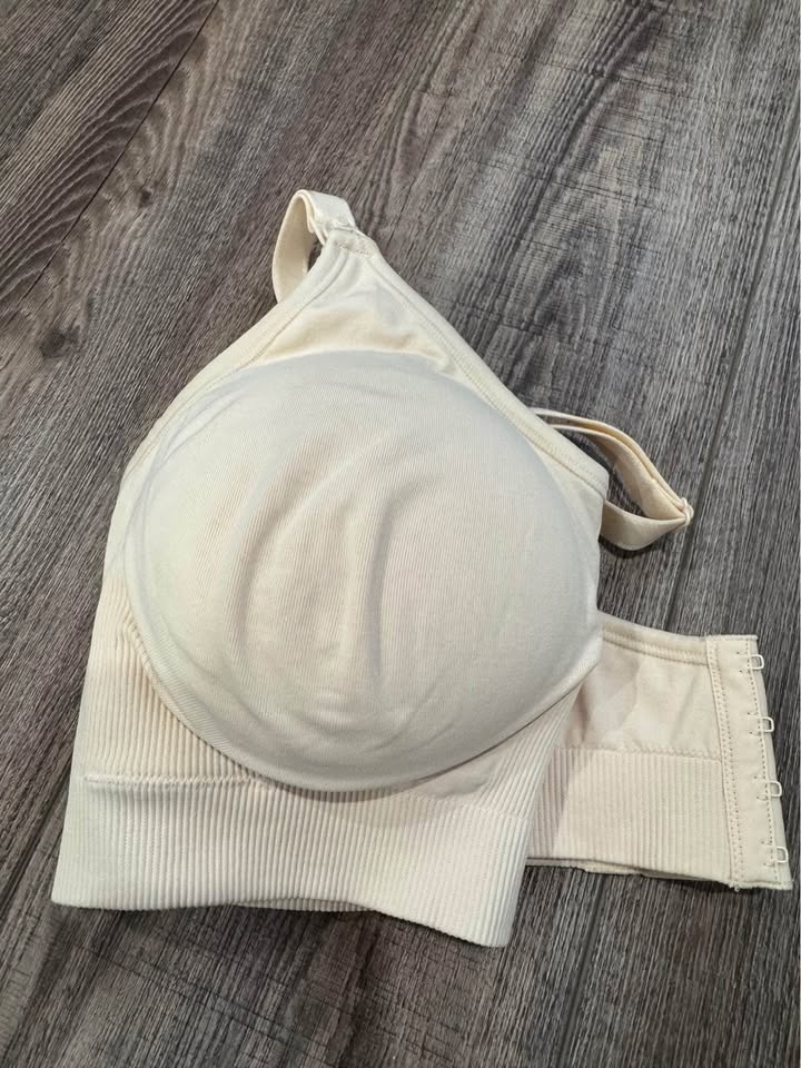 Brand new Medela nursing bra - XL size - photo 3