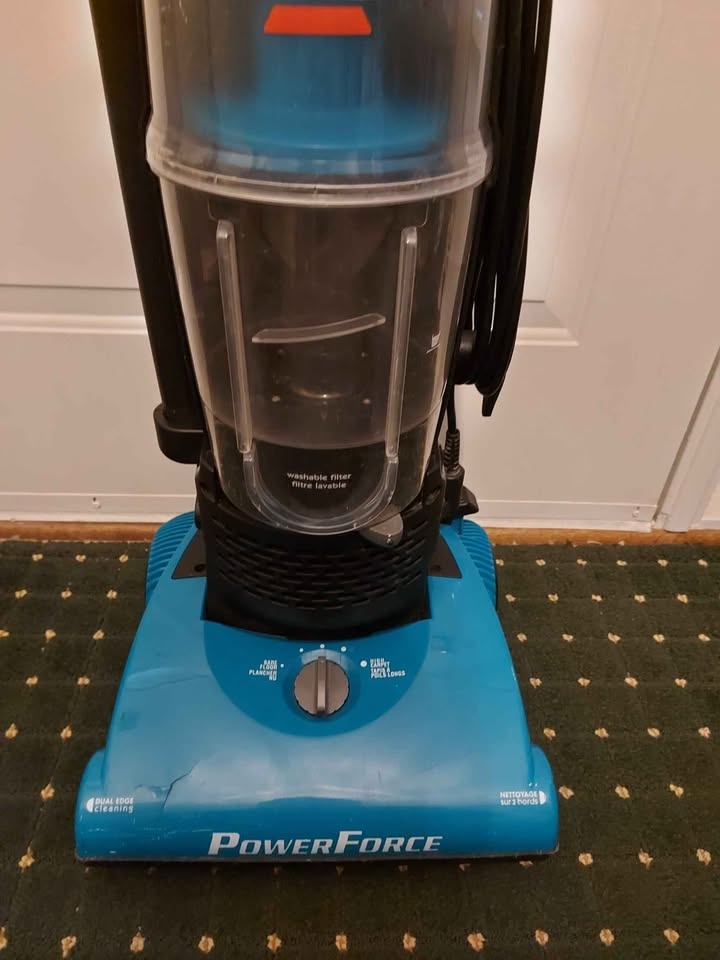 Bissell Upright Vacuum Cleaner Model 12404 - photo 2