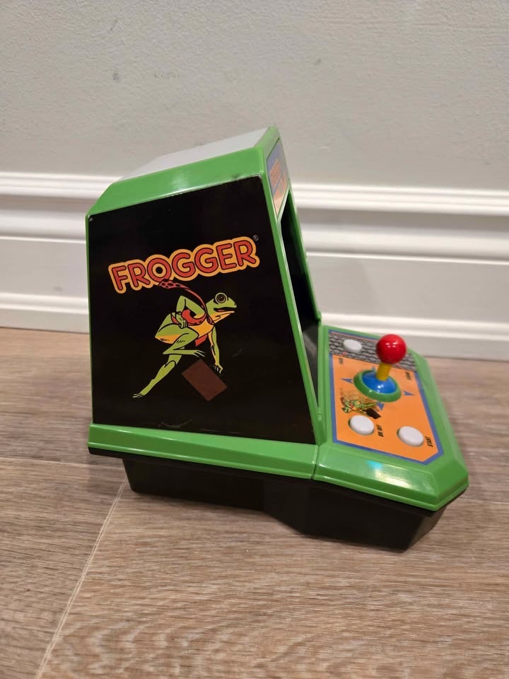 Frogger Tabletop Arcade Game - 80s Classic - photo 3