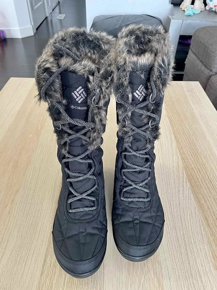 Brand new Columbia women winter boots (size 8)