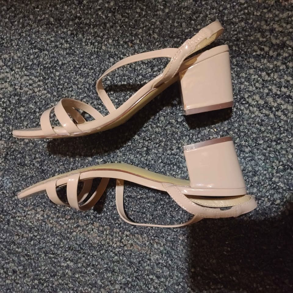H & M sandals Size 7 - photo 3