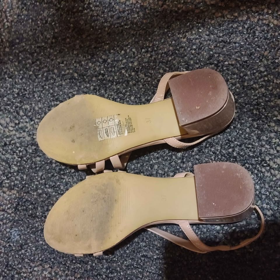 H & M sandals Size 7 - photo 4