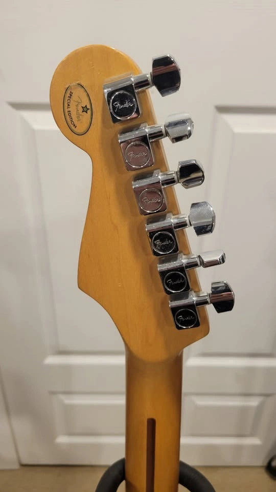 $700 Fender Stratocaster Electric Guitar - FSR Made in Mexico - - photo 5