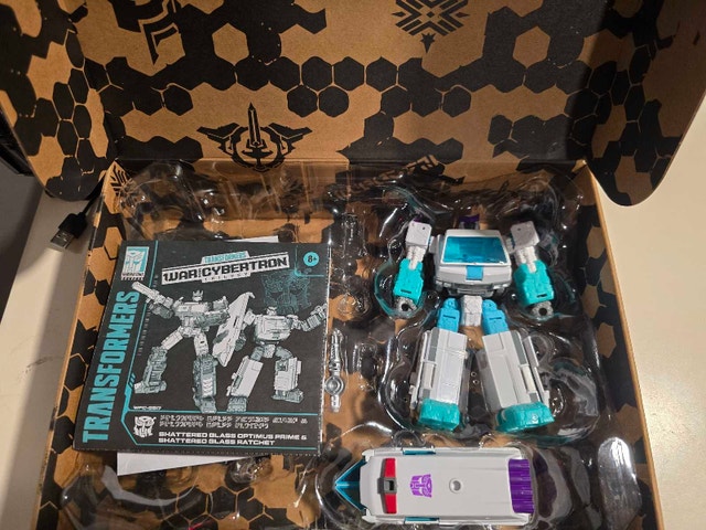 Transformers WFC GS17 Shattered Glass Ratchet