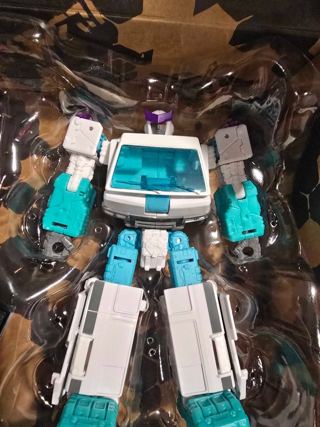 Transformers WFC GS17 Shattered Glass Ratchet - photo 2