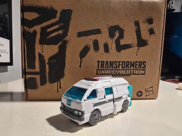 Transformers WFC GS17 Shattered Glass Ratchet - photo 4