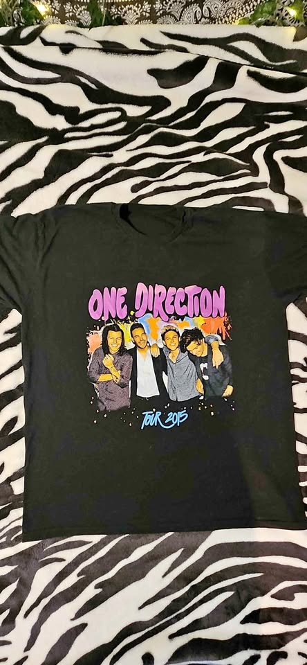 One Direction Tour Merch Shirt L-XL