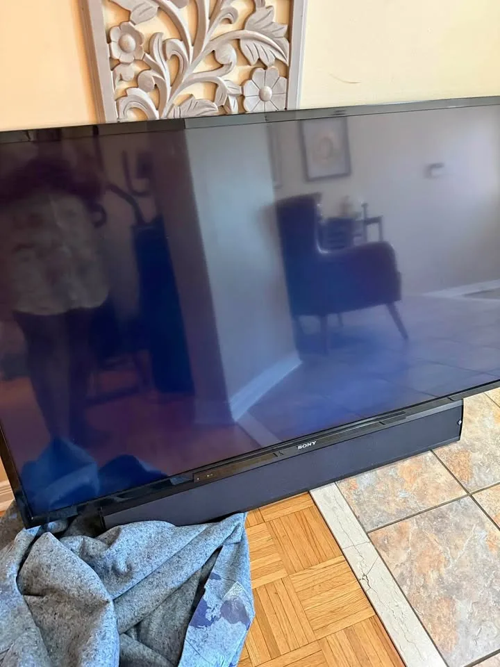 60 inches Sony BRAVIA needs a stand or wall brackets thumbnail