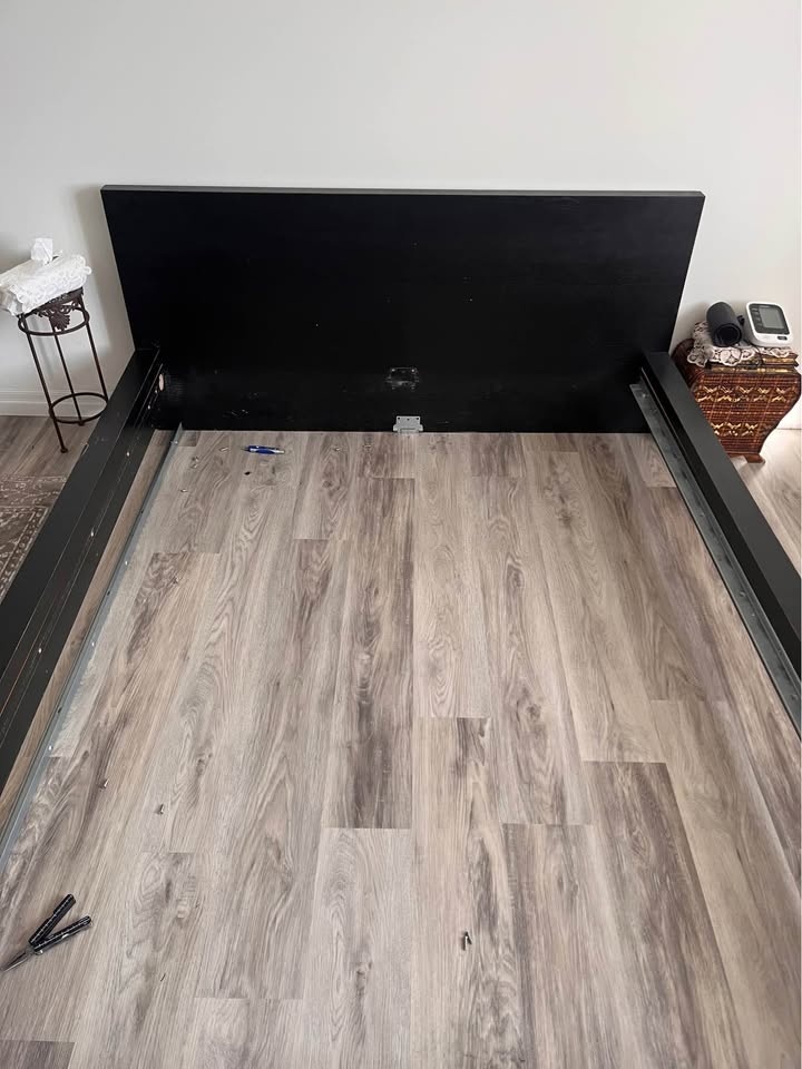 Queen Size Bed Frame - photo 2