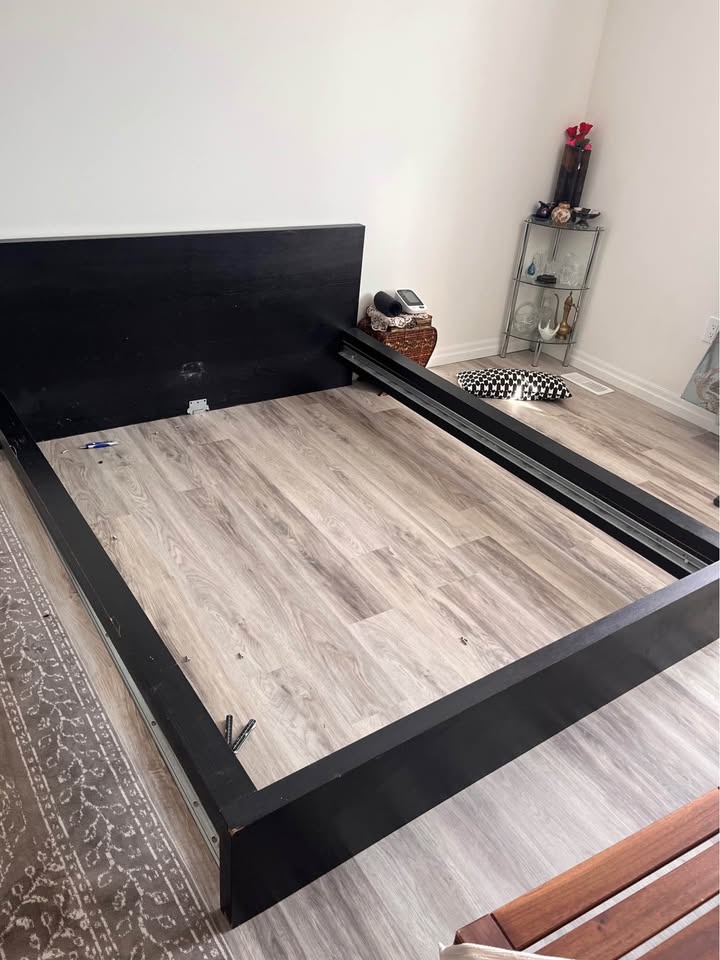 Queen Size Bed Frame - photo 3