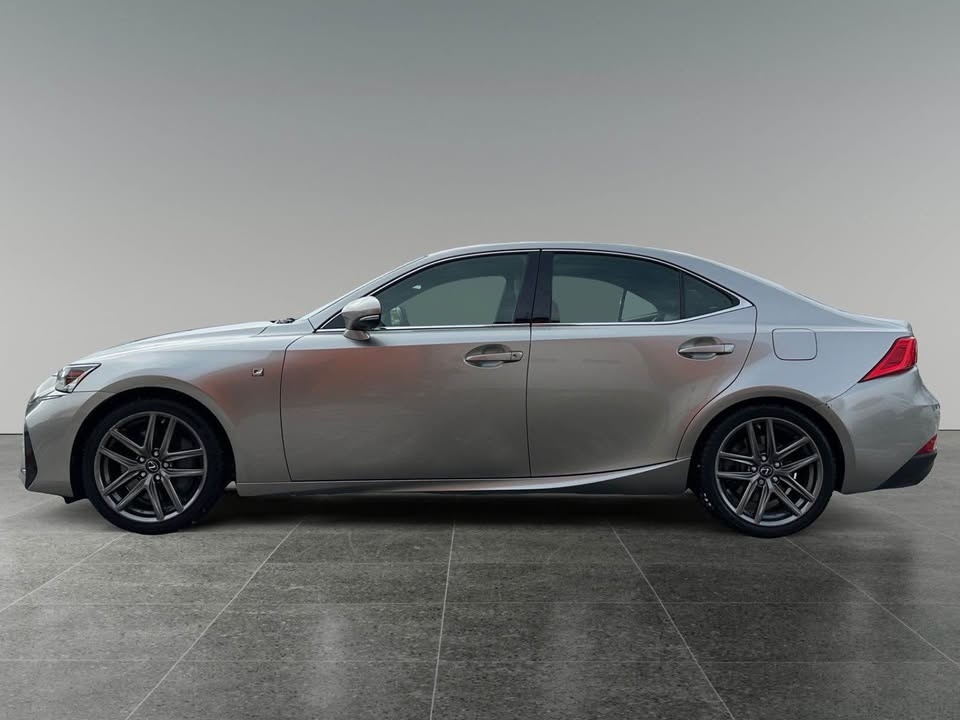 2017 Lexus IS - photo 2