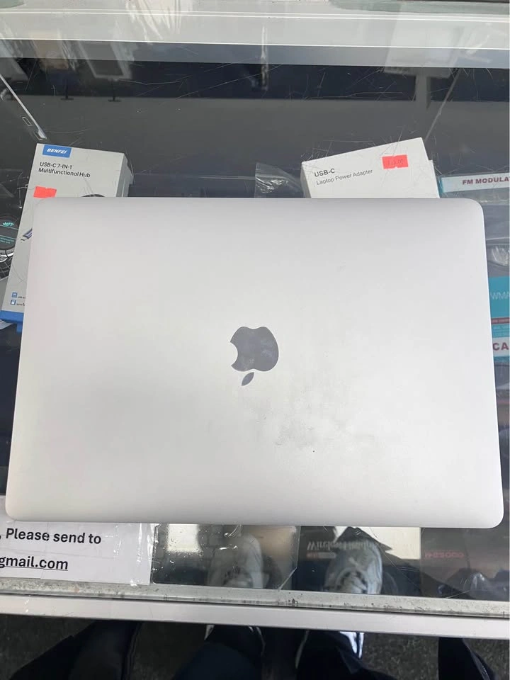 MacBook Pro 13 inch 2017 - photo 2