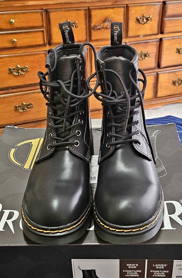 Prospector black boots Men's 7 / Ladies' 9