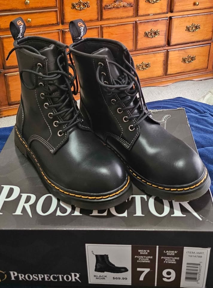 Prospector black boots Men's 7 / Ladies' 9 - photo 2