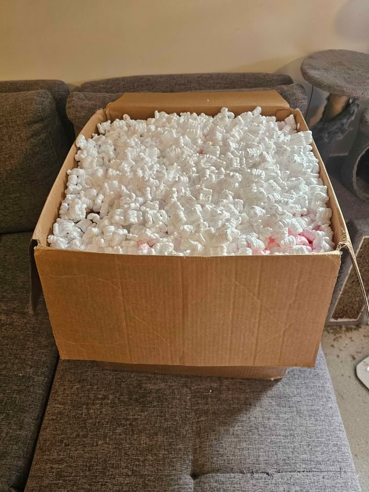 HUGE  Box 25"³  Mixed White Pink Anti-Static Packing Peanuts - photo 2
