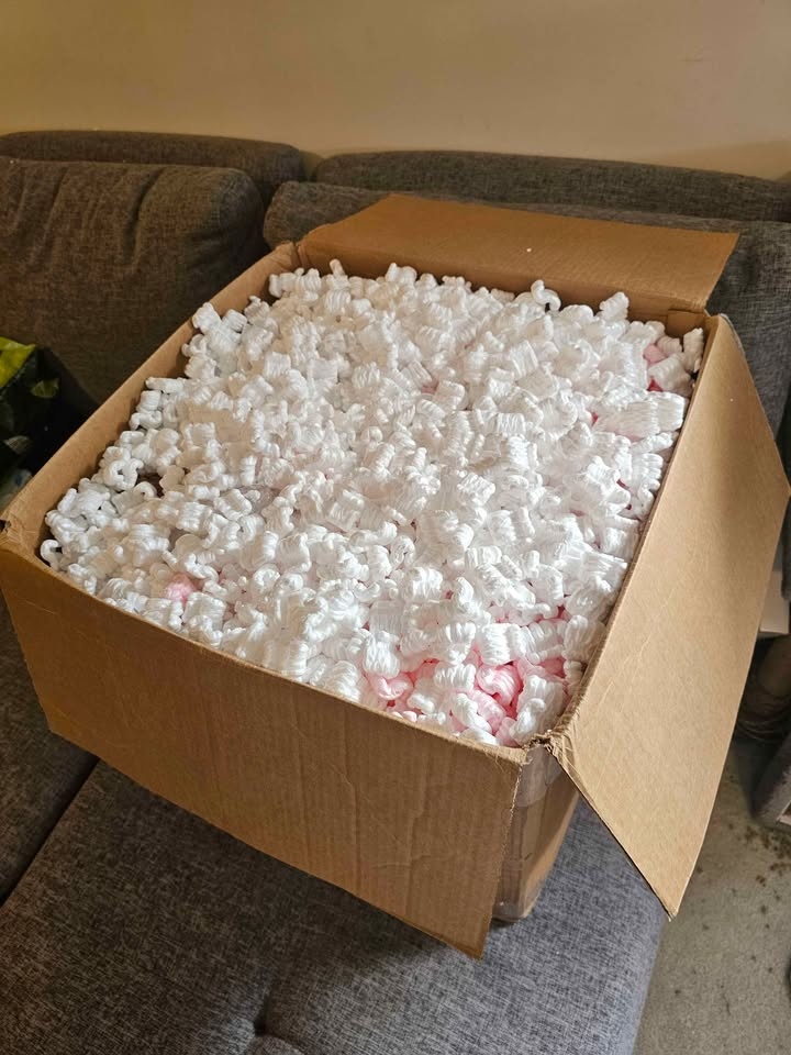 HUGE  Box 25"³  Mixed White Pink Anti-Static Packing Peanuts - photo 3