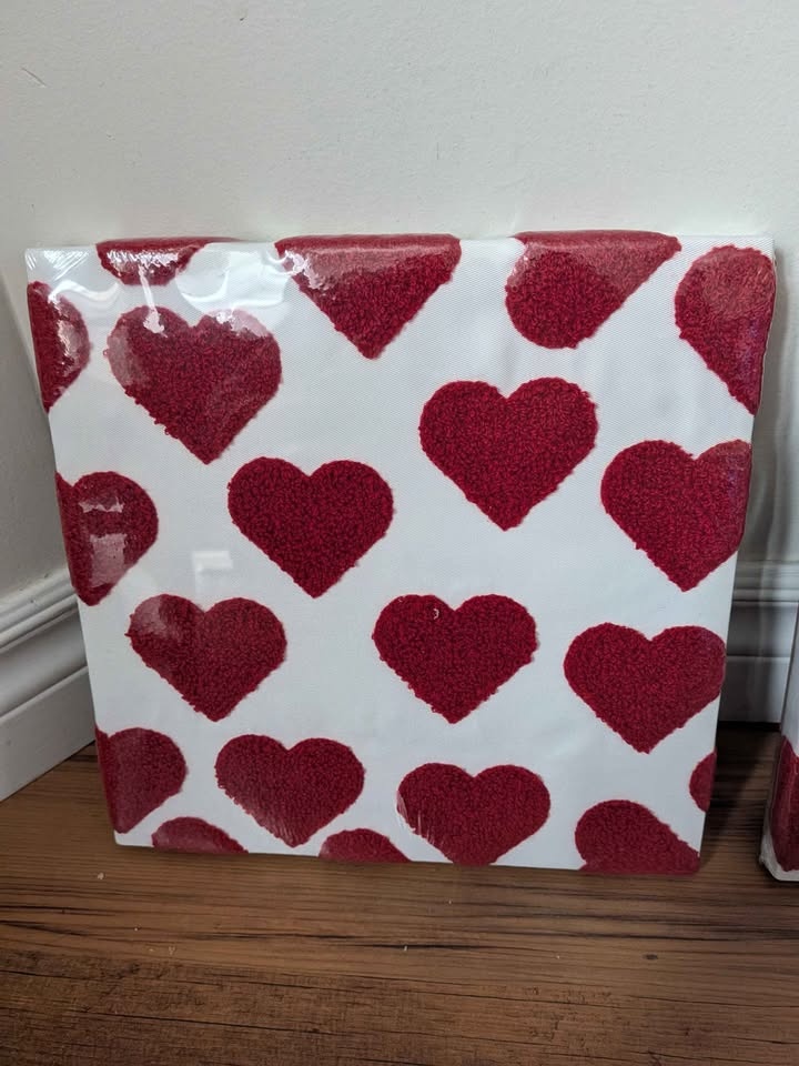 Brand new 2 pcs 3D tufted heart framed decor - photo 2